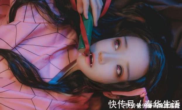 COS|15岁小姐姐COS弥豆子,原本颜值就够惊艳了,看到口中的尖牙后好想要