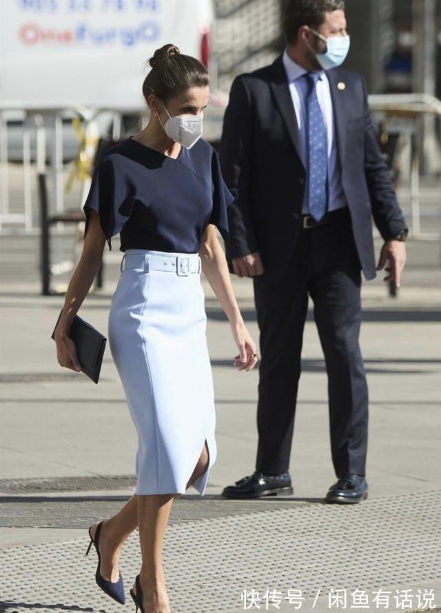 西班牙|初秋怎么穿才美？50+女人学西班牙王后这样搭半裙，优雅还显气质