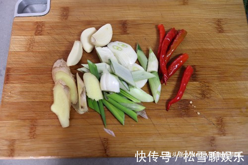 开春吃此菜酸爽开胃促食欲，10元一斤买3斤，身体壮实不长肉