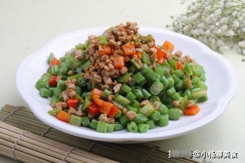 豆角此做法，我家两三天准做一次，端上桌全家抢着吃，太好吃了