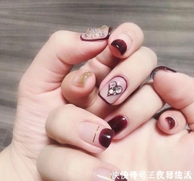 气质|“新年战甲”，喜气洋洋和高贵气质同存的美甲，红配金很应景