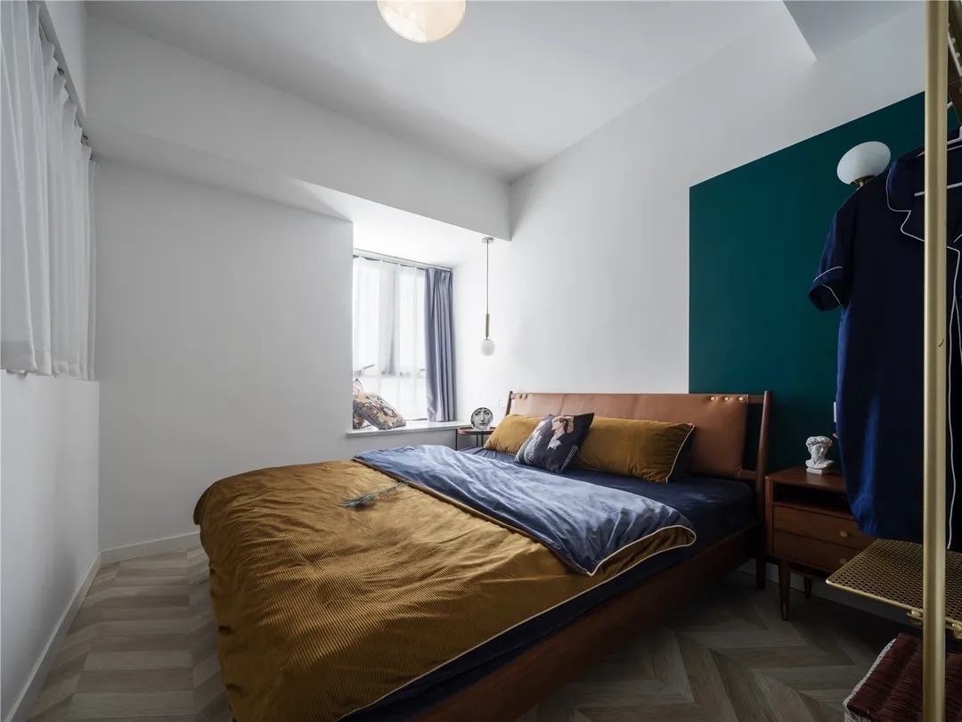 墙面|现代灰遇上复古绿,混搭出的有色之家