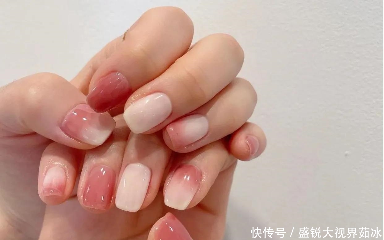 高级不撞款的晕染美甲，活泼可爱，冰淇凌样式软糯甜美！