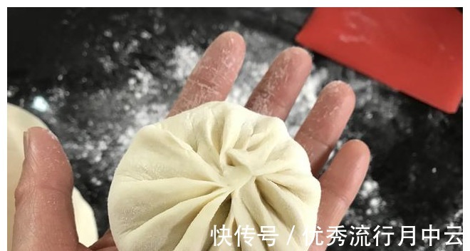 小米椒|包子还是最爱吃老妈做的这馅，比肉馅好吃几倍，出锅我就吃3个！