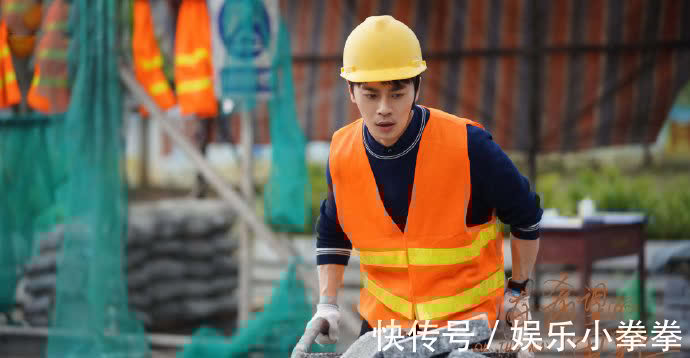 主旋律|《在希望的田野上》好哭又好笑!曹駿終于迎來(lái)爆款