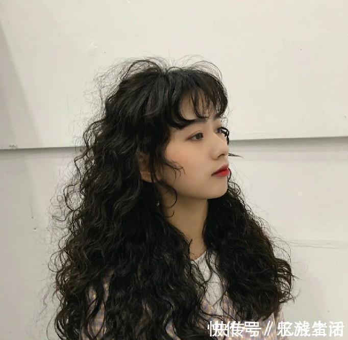 直发|不要再坚持你那万年不变的发型了,拳击辫酷炫,羊毛卷流行