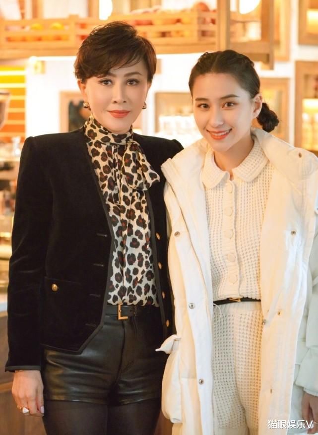 何超莲与刘嘉玲佘诗曼聚会表情开心险失控互称姐妹关系不一般