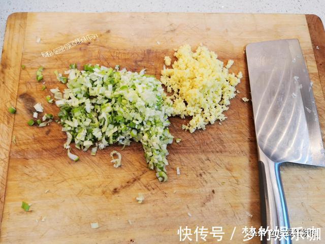 猪肉馅|梅干菜猪肉馅的大包子,刚出锅我能吃掉仨,用这面粉做次次都成功