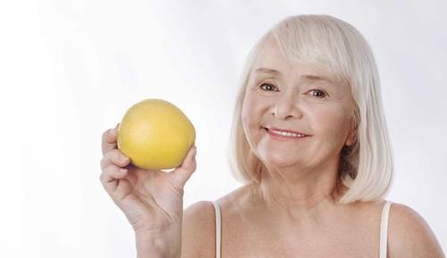 现实生活|越来越多的女性出现早衰,女人衰老速度,或与这两个因素有关