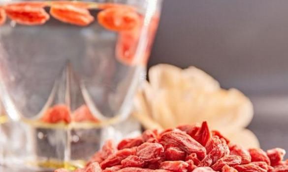 哪几种人群不可以用枸杞泡水喝？关于枸杞你都知道哪些？早知早好