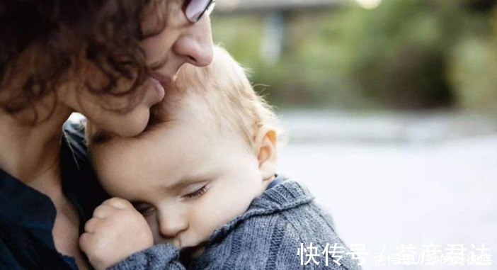 行为|孩子这些行为是缺爱的表现,父母却骄傲地以为是高情商!值得深思