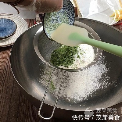 第三个抹茶味食谱,抹茶麻薯仙豆糕教程,自己制作来这么简单。