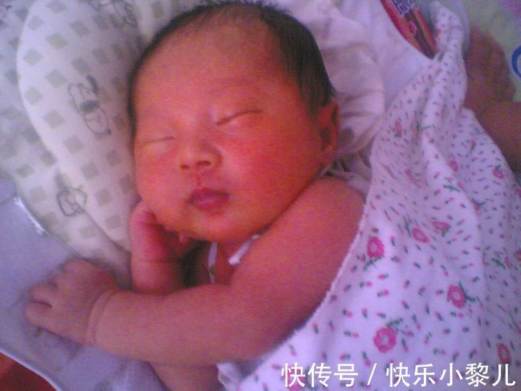 睡姿|新生儿三种睡姿,会让头型变丑,严重或导致头骨变形,及时纠正