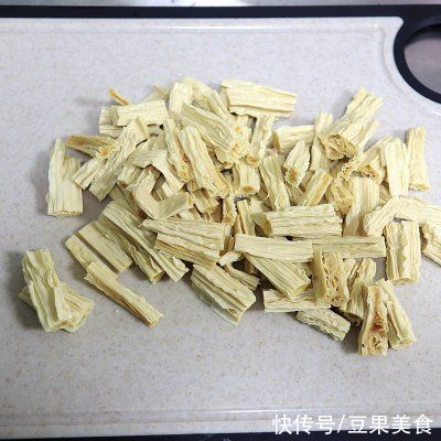 吃着比肉还鲜，嘴馋就吃香辣菠菜腐竹