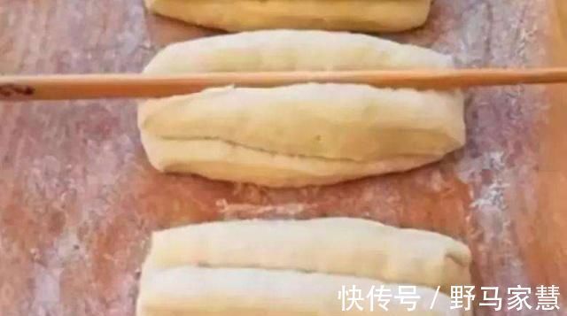 油条|爷爷炸油条的秘方,不用泡打粉,只需加点“它”,出锅后蓬松酥软