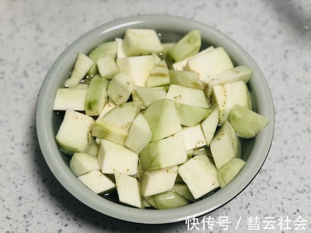 天生一对|茄子炒豆腐,先放茄子还是豆腐,很多人搞错,难怪茄子吸油还不香