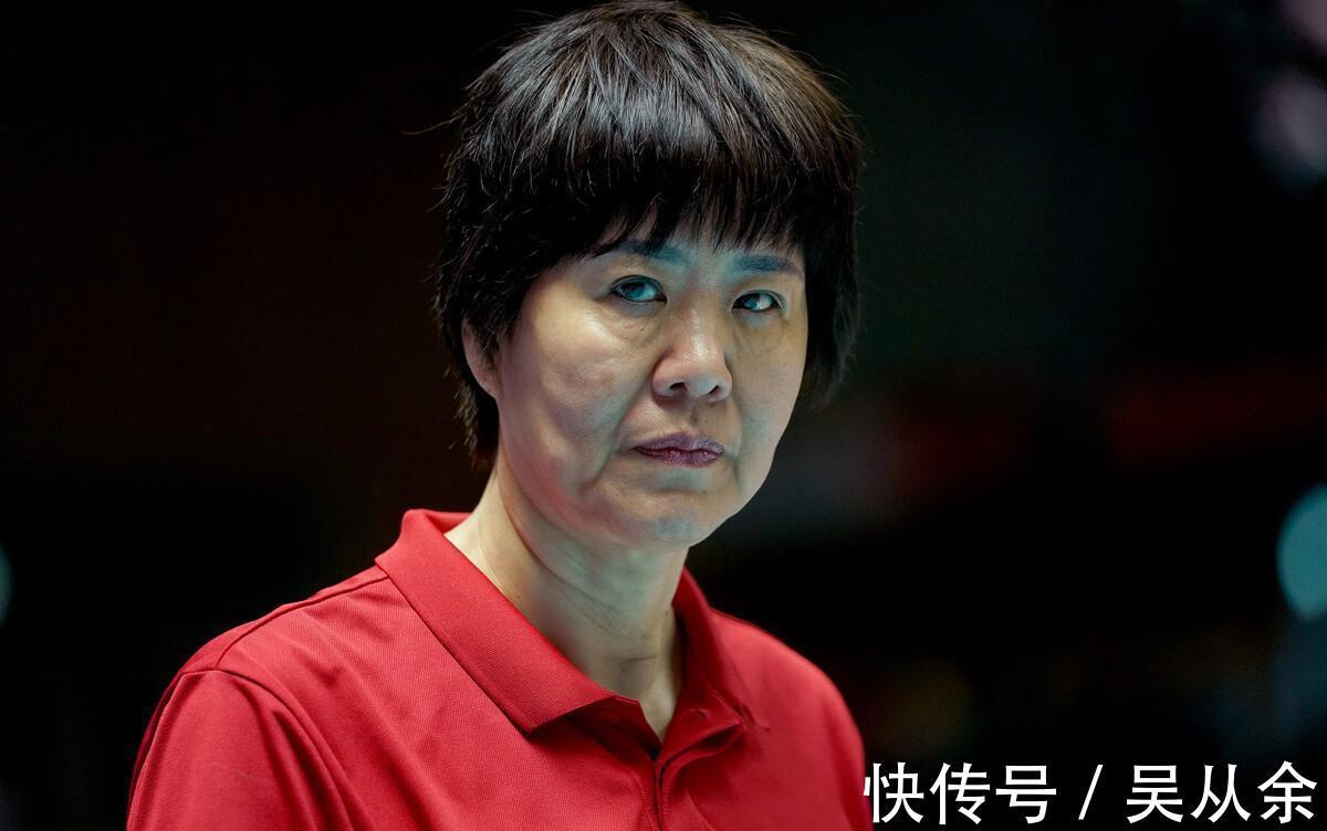 主教练|排协连放两个大招套住中国女排,主教练蔡斌的用人权疑似被削弱