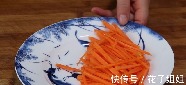 炒土豆丝|1把蒜苔,1个土豆,这样做实在太香了,拿红烧肉也不换,做法简单!