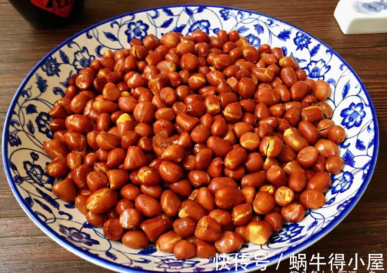 油炸花生米，先下锅炸就错了！难怪不酥脆，教你正确做法