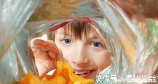 家长|这4种食物别给孩子买,浪费钱不说还没营养,身为家长要拒绝