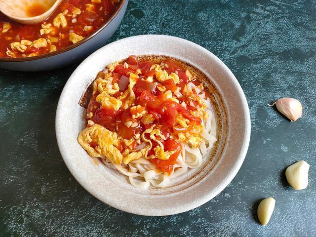 二伏吃面条,就馋一碗面,从小吃到大都不腻,汤浓味香真解馋