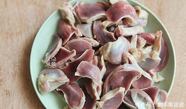 炒鸡胗,先焯水还是直接炒都错了,用它泡一泡,鸡胗鲜嫩无异味