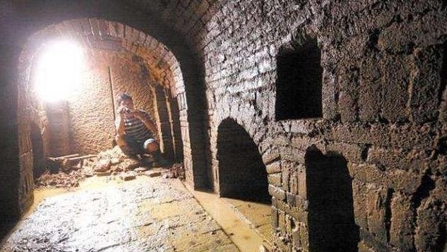 江都易王|为盗挖这座墓穴,4位盗墓贼当场身死,专家发掘后脸红不已