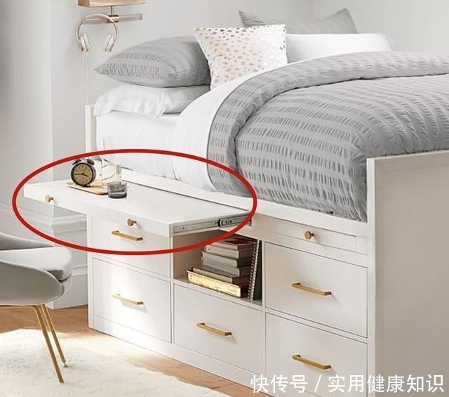 箱体床|卧室2个床头柜直接扔了吧,床边装可抽拉隔板,书桌收纳都齐全了!
