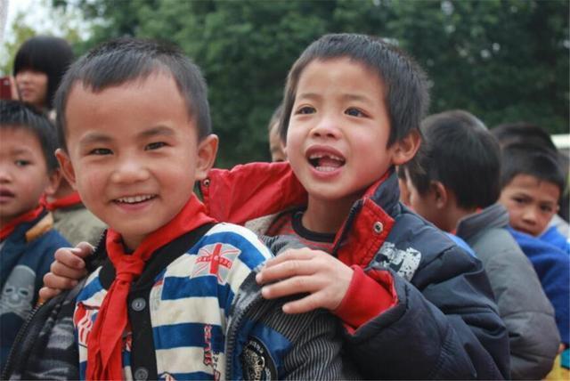 班主任|班主任长大后有出息的孩子,从小会有这3气质,全占的恭喜你