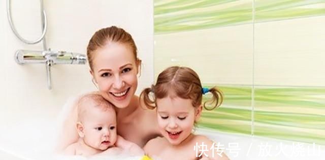 鬼马精灵|妈妈与4岁女儿洗澡时遭质问为什么你有“小翅膀”而我没有