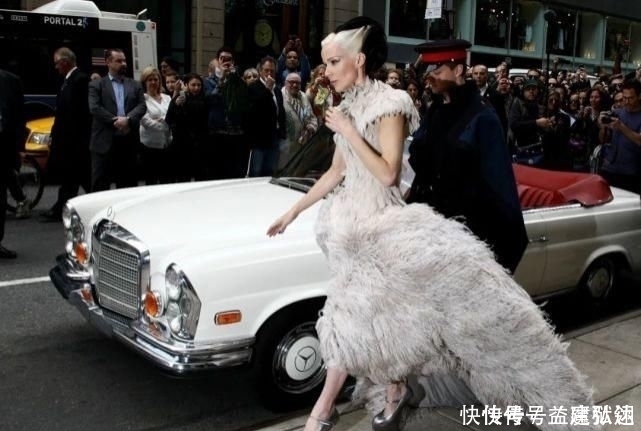 麦昆|麦昆设计的终极收藏家Gaga花75万找她买裙子,贝嫂最想赢的女人