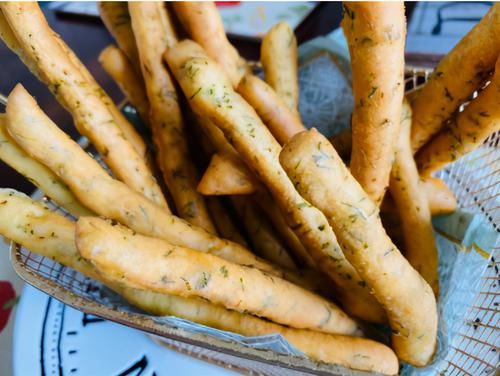 自从学会面粉这做法，我家隔三差五吃一次，比油条简单比包子好吃