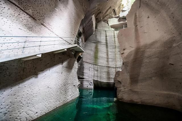 洞窟|宁波此石窟完整地保留了古代采石矿业遗迹，还曾是天龙八部取景地