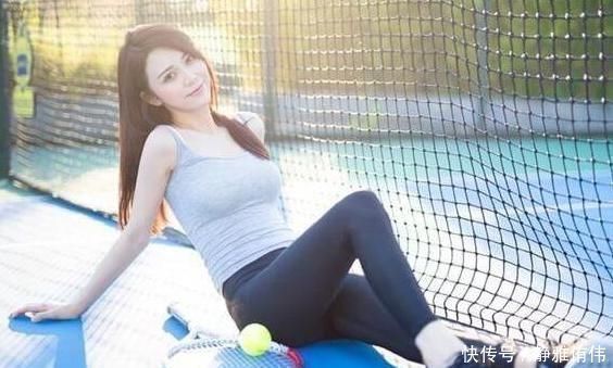 穿打底裤 穿打底裤的美女,在海边释放不一样的美,所有路人的目光被你吸引