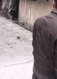 |搞笑GIF:妹子,你让我惊呆了,怎么做到的?