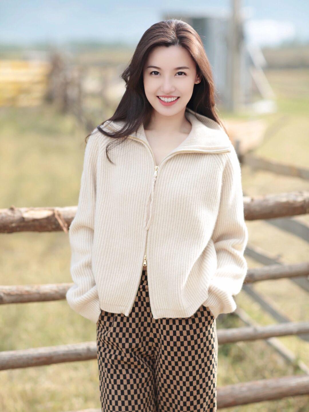 学院风 这些才是“毛衣”的高级穿法,简约优雅又显气质,谁穿都美