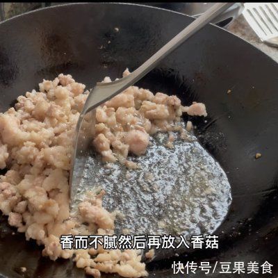 五花肉|超级爽口下饭的香菇肉酱面，上桌秒光