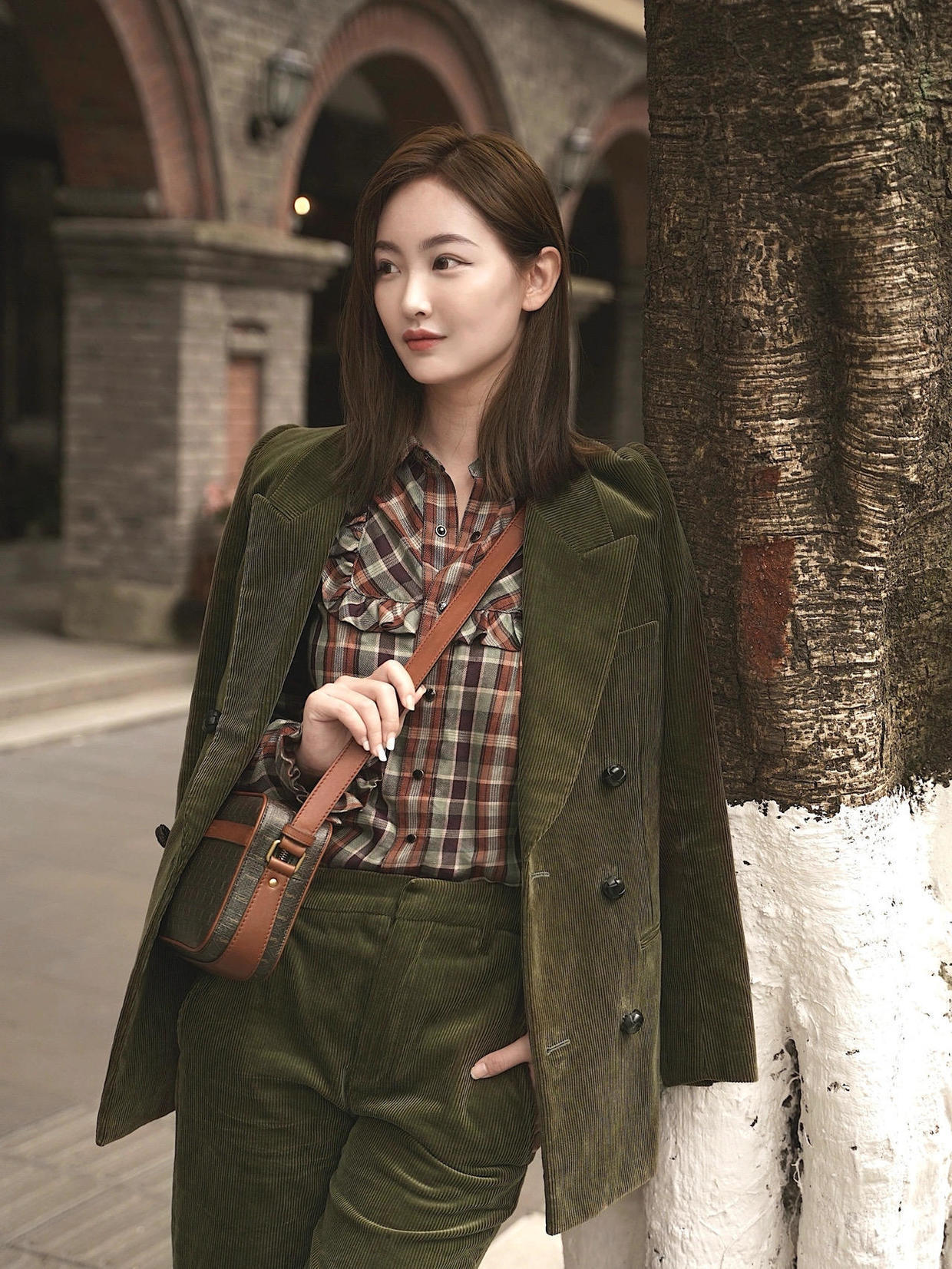 驼色 这个冬天“灯芯绒西装”火了,保暖还有大女人韵味,值得借鉴