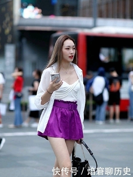 展示|街拍,甜美的小姐姐展示知性与温柔,时尚的穿搭女神范尽显