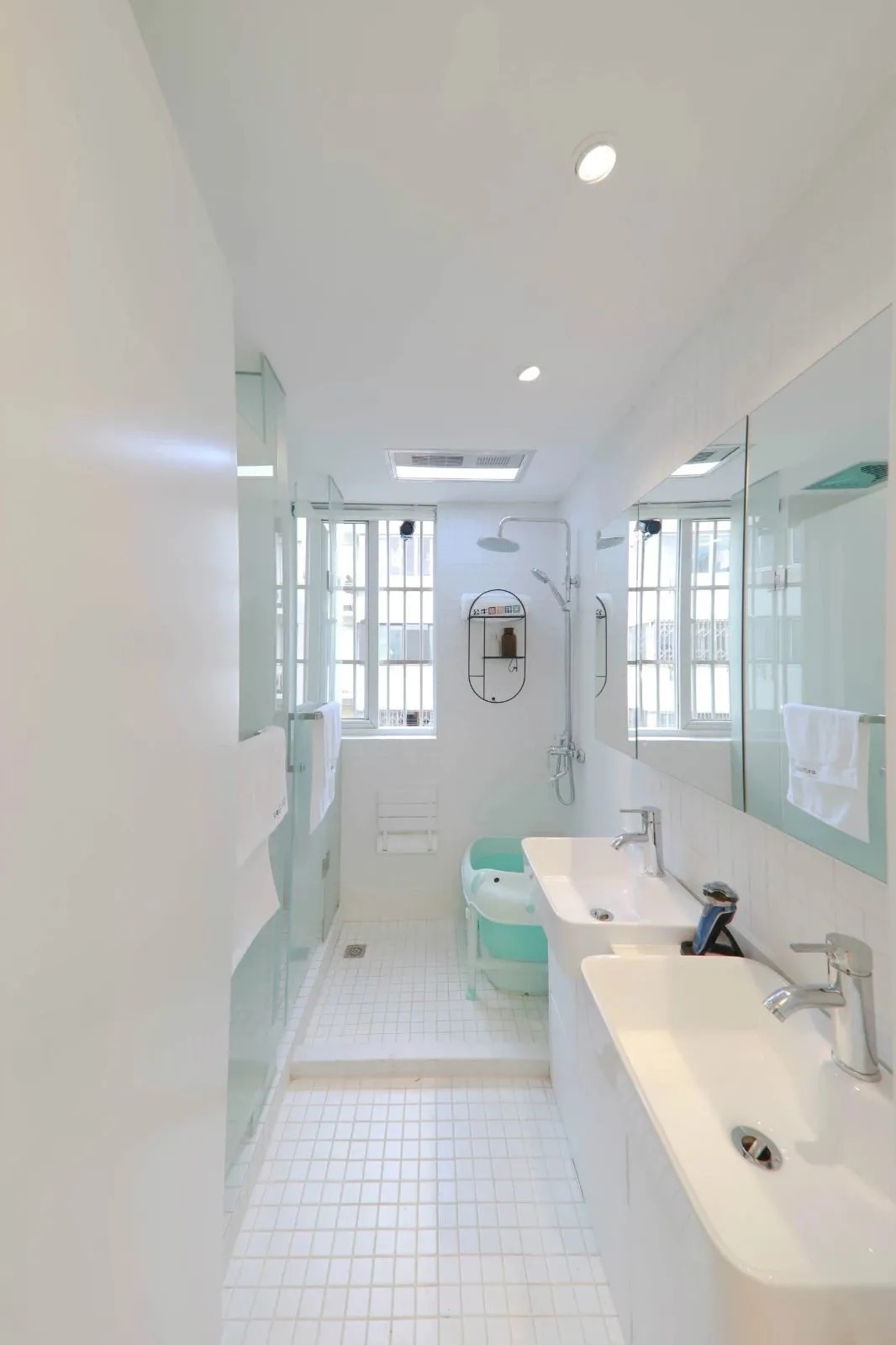 电动床|60㎡简约风小户型,客厅藏张床打开秒变3居室,太机智了!