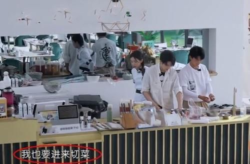 黄晓明|周也和男嘉宾热聊，却对姚安娜冷若冰霜，导演只好用字幕缓和气氛