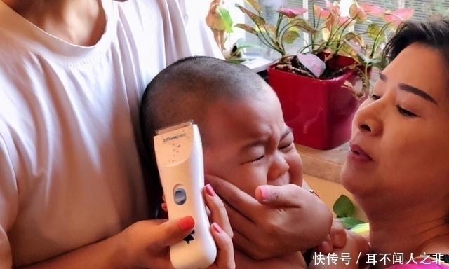 理发|抠门老爸用“漏勺剃头”火了,能省点就省点,网友:儿子眼神亮了