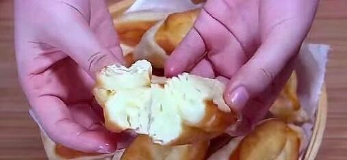 烙饼时,别再用凉水和开水了,用它,又软又香还出层,放凉也不硬