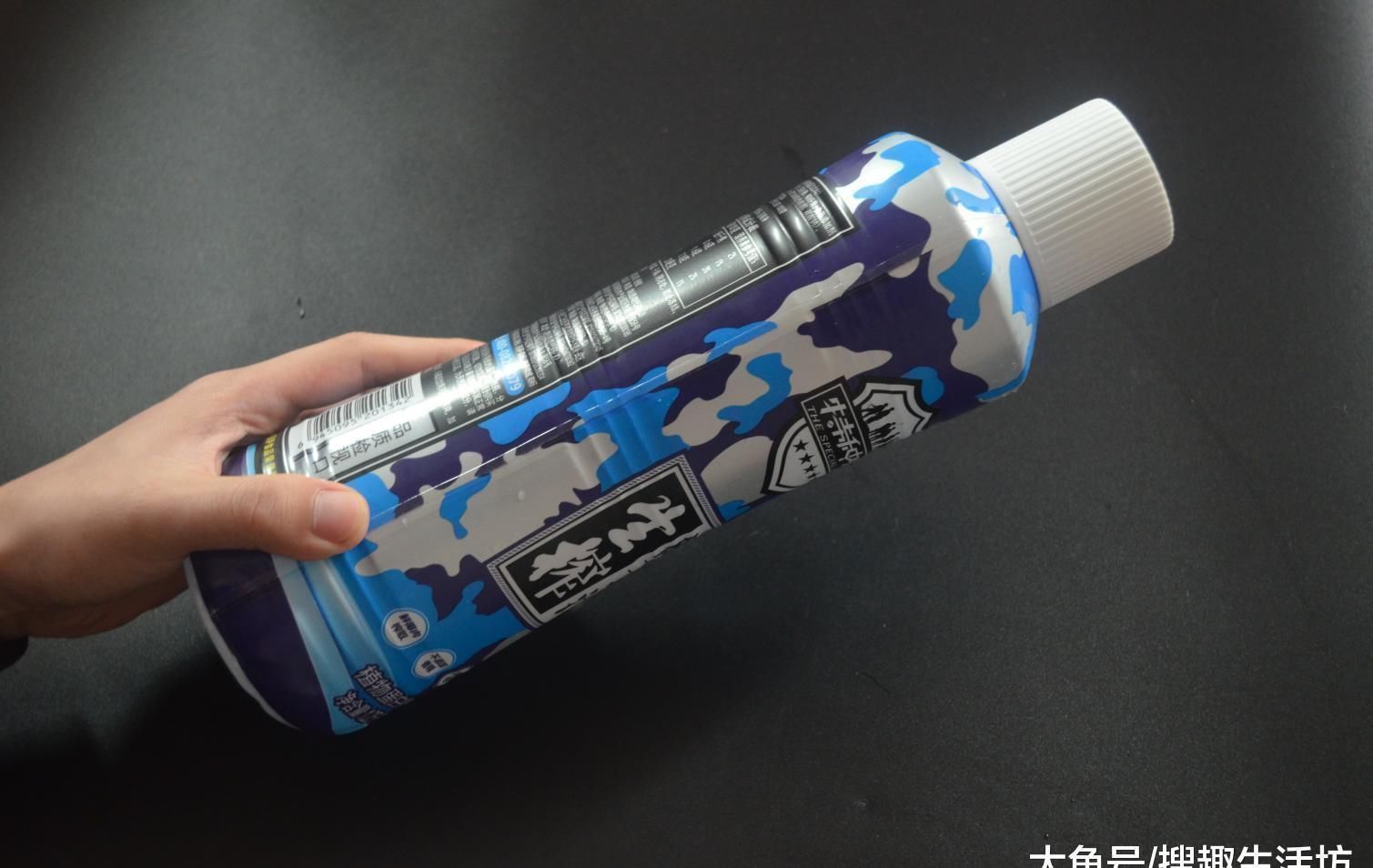 大号塑料瓶别再扔掉了, 改造一下, 放在厨房里有大用处, 太实用了