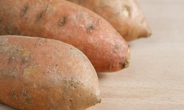 莨菪素|不论男女,平时若能少吃3种“伤肝”的食物,肝脏健康人长寿