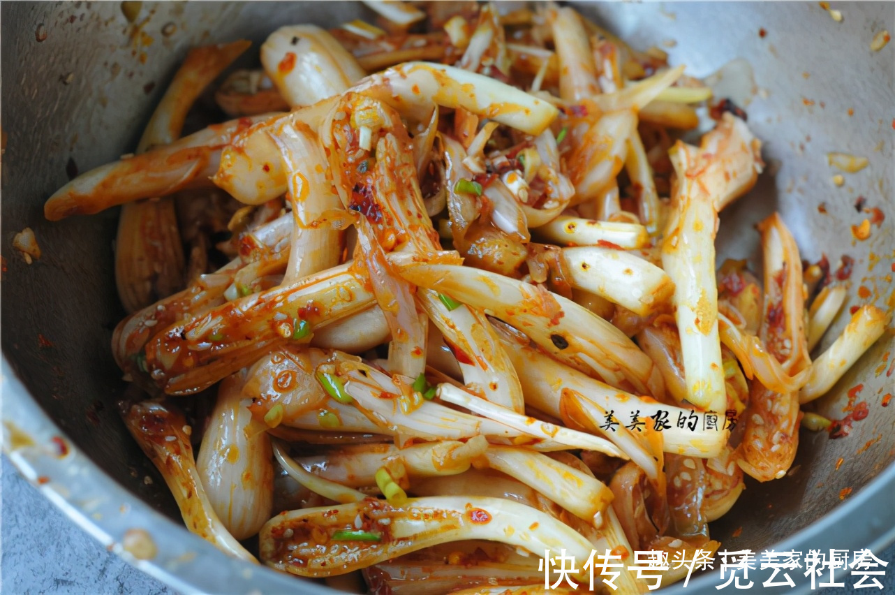 藠头|集市上碰到此物别手软,一次买10斤,拌一拌就能吃,爽脆开胃!