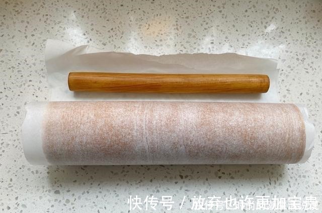 自制香浓的可可蛋糕卷,做法简单又方便,怎么卷都不开裂