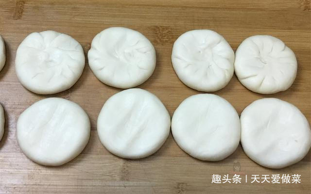 外皮酥脆，柔软蓬松的老式小酥饼，做法比例详细，比买的好吃