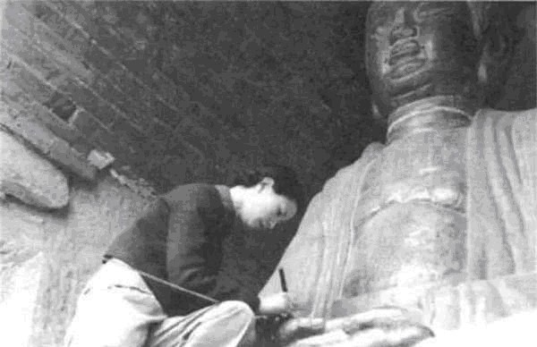 令人|同为民国才女,冰心活了99岁,林徽因51岁早逝,背后原因令人心疼