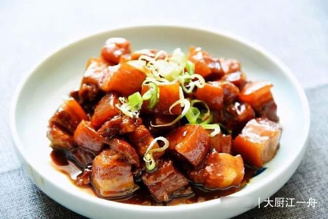 红烧肉，到底要炒糖色吗？老厨师教我正确做法，原来一直做错了